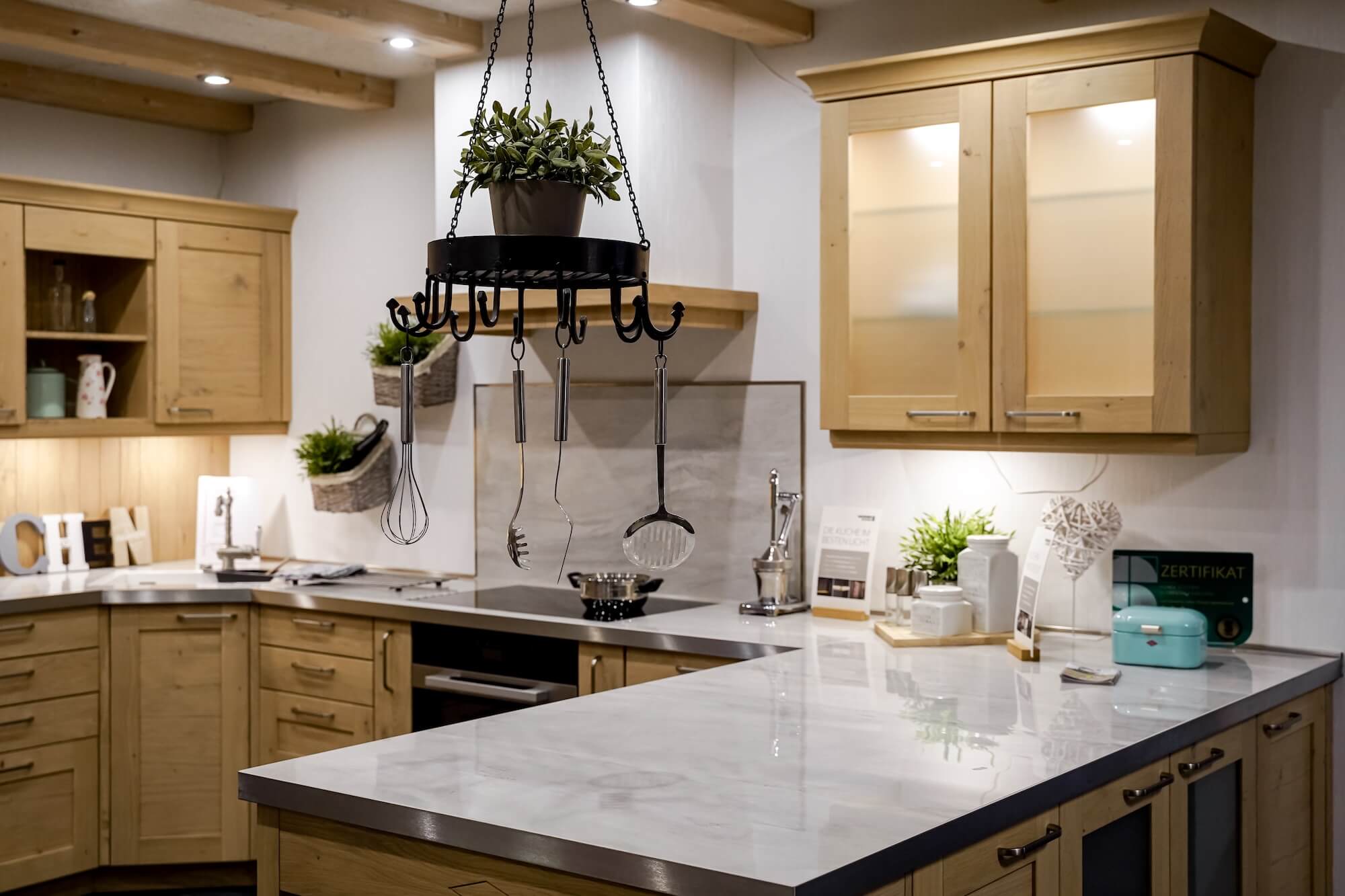 Referenzen Sachenskuechen U-Kueche im Landhausstil