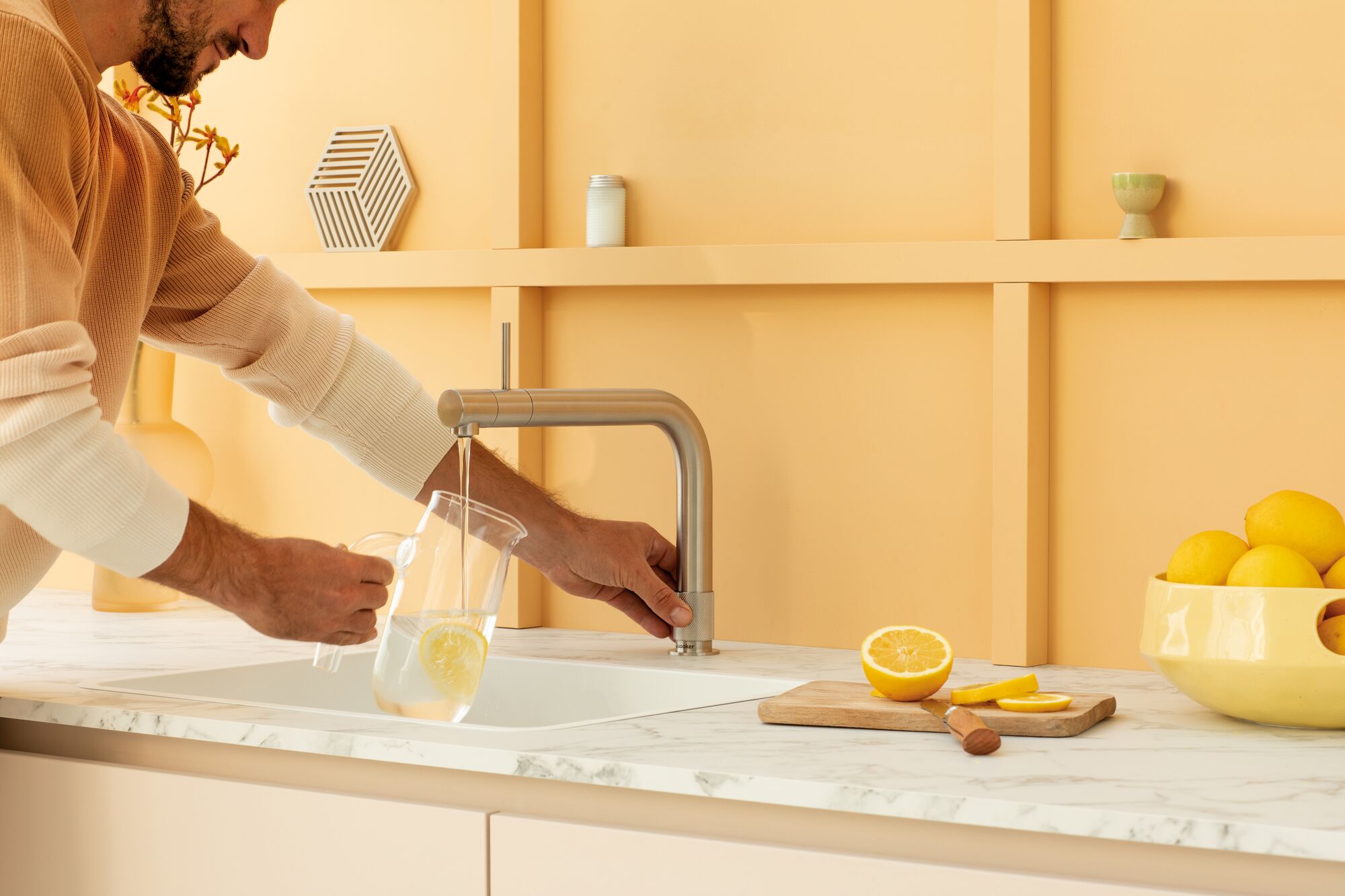 quooker-front-edelstahl-sprudelwasser-zapfen